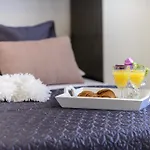 Lorelai Apartments